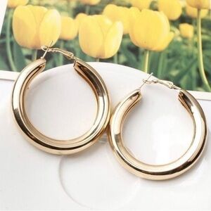 NWT 18k Yellow Gold Thick 1” Hoop Earrings